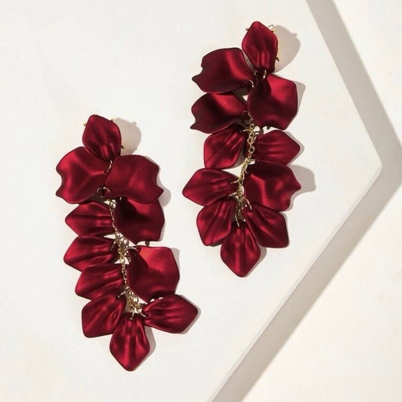 NWT SHEIN Petal Drop Earrings - Picture 2 of 3